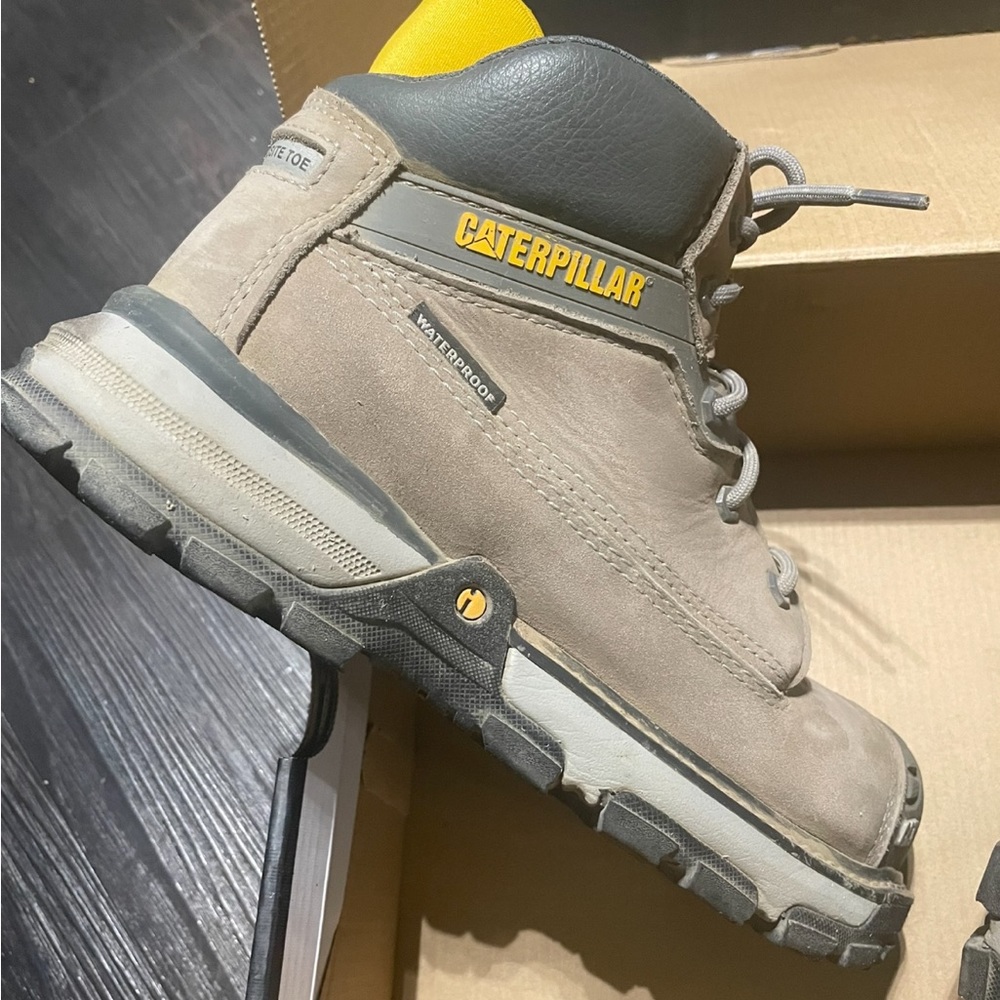 Timberland shoes for men or woman ( 9 size) 👌